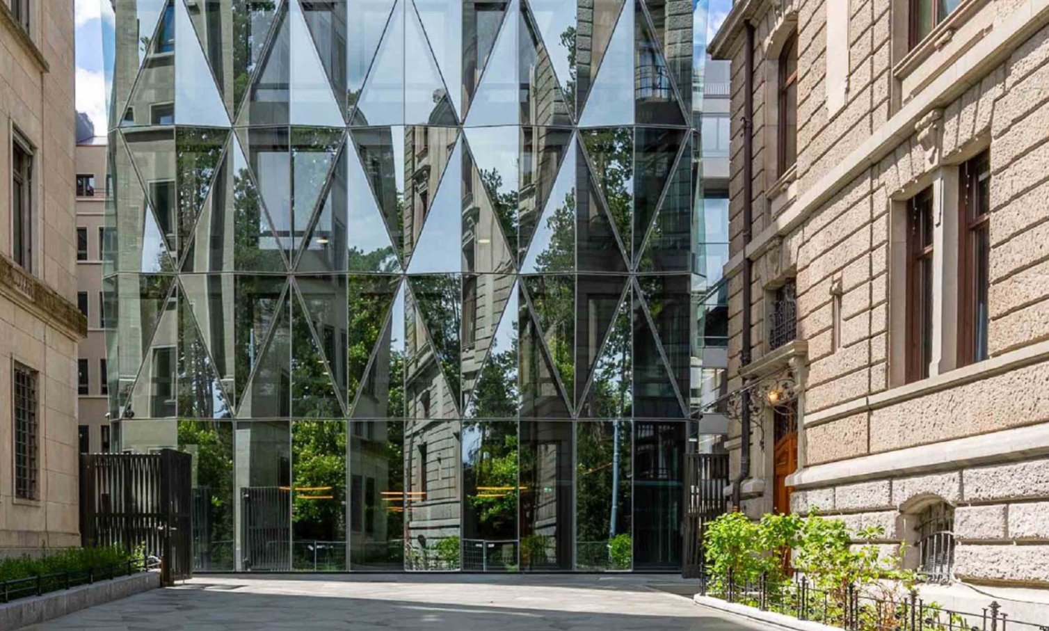 Zurich goes public with Beazley takeover offer